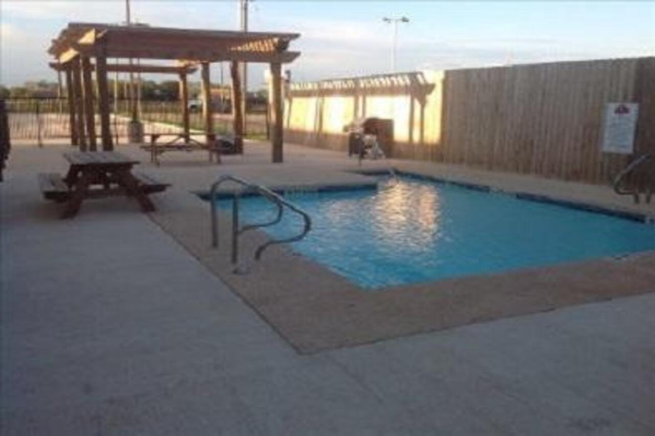 Petrostay Inn & Suites Cotulla Zewnętrze zdjęcie