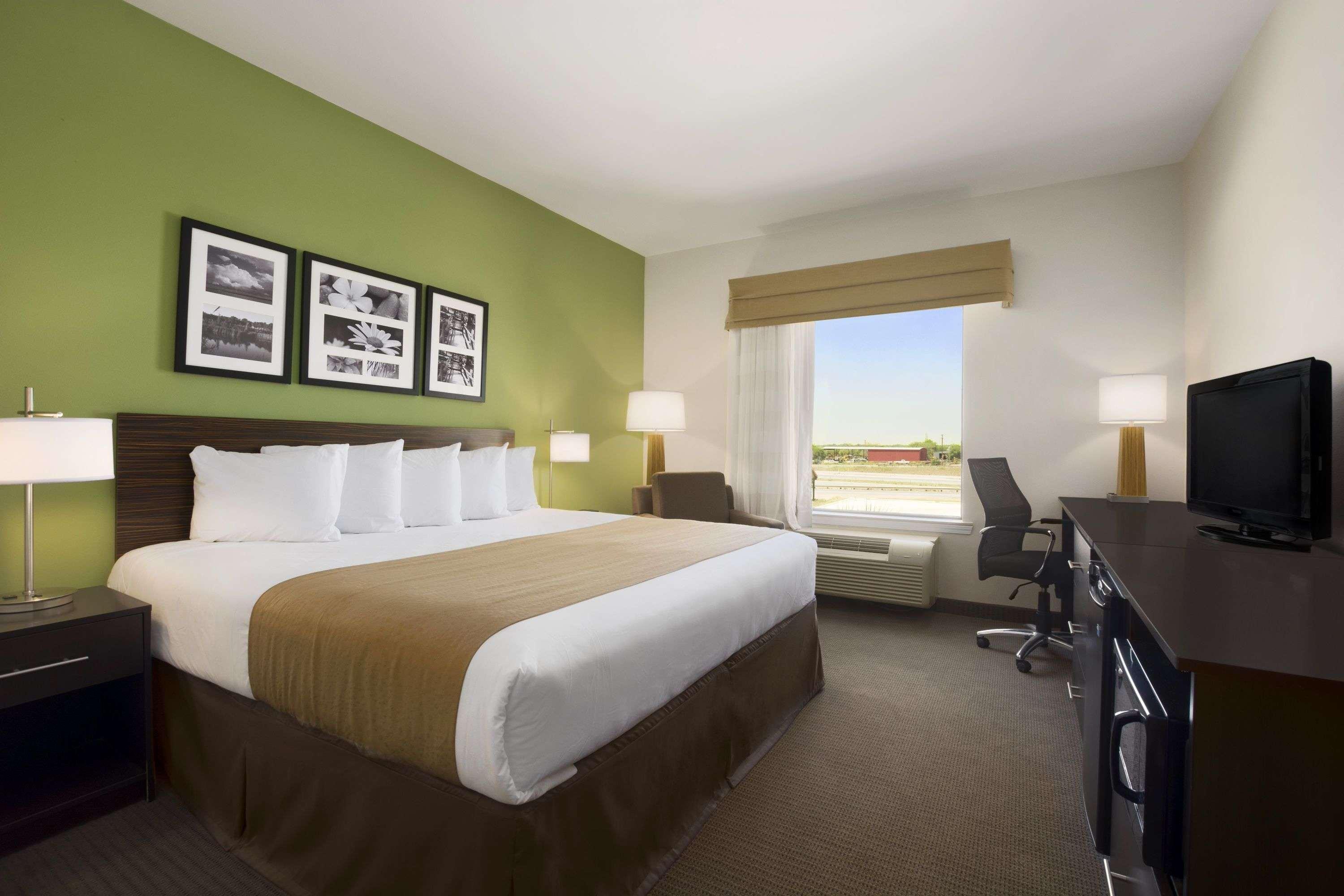 Petrostay Inn & Suites Cotulla Zewnętrze zdjęcie